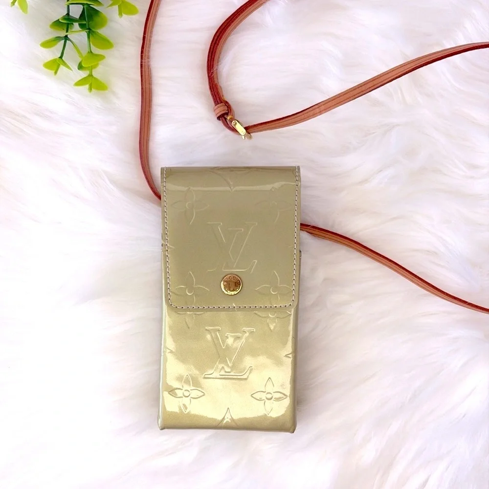 Louis Vuitton Monogram Vernis‎ Walker Pouch w/ Strap